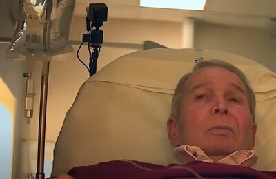 Лечение алкоголизма пожилых людей в Стаханове Пациент под капельницей в клинике